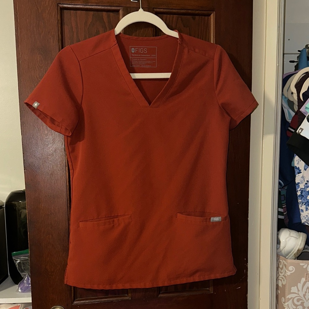 Figs Women's burnt orange scrub top
